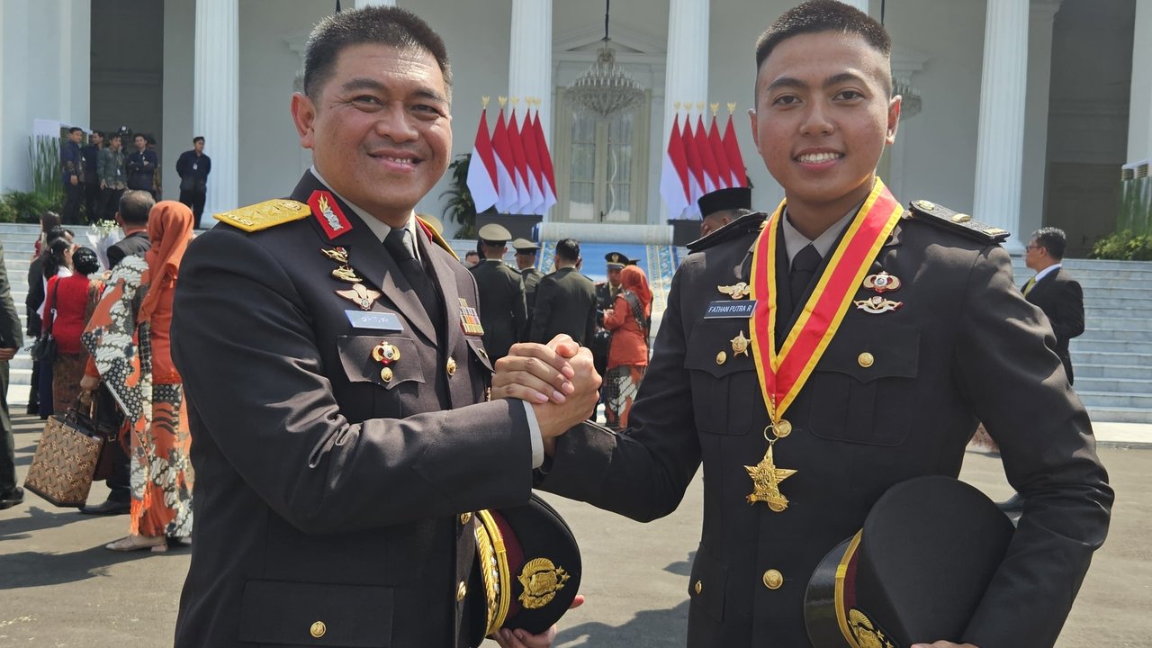 Peraih Adhi Makayasa Akpol 2025 Fathan Putra Rifito dan ayahnya Irjen Pol Barito Mulyo Ratmono