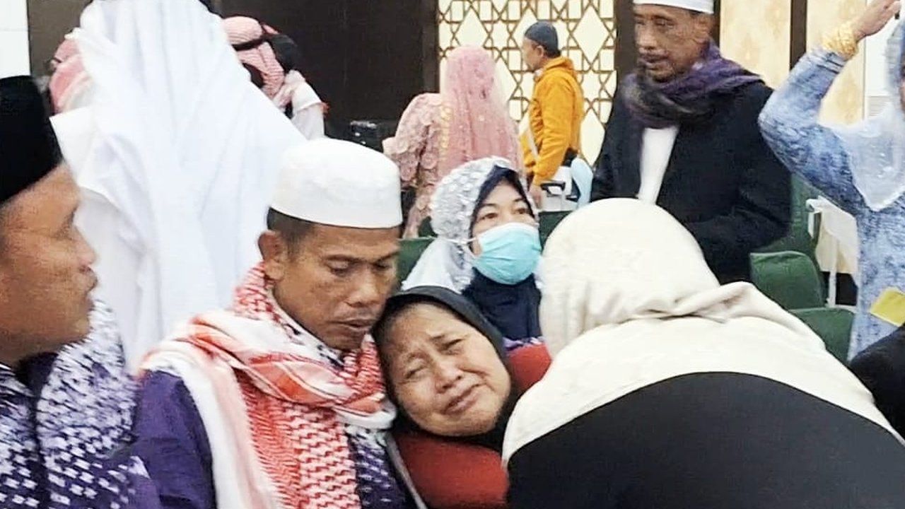 Jemaah haji Aceh kloter pertama di Bandara Sultan Iskandar Muda,  Blang Bintang, Aceh, Sabtu (28/06/2025).