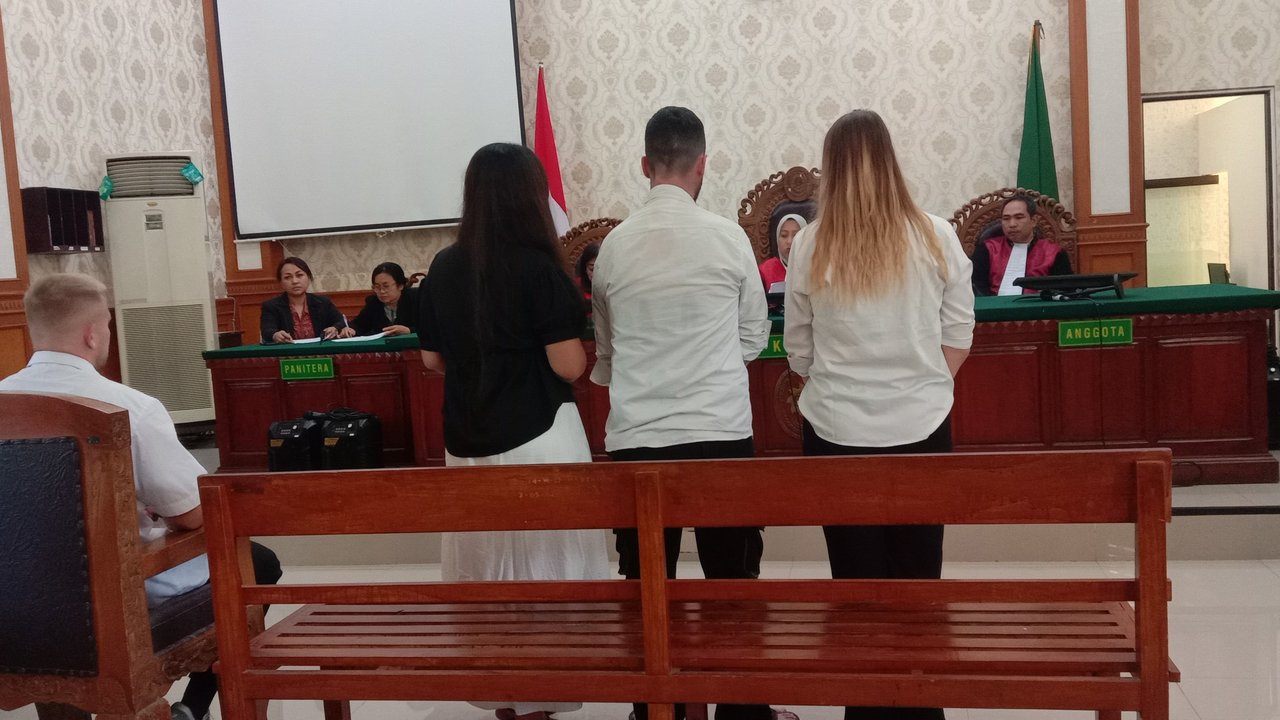 Hakim Vonis 3 WNA Inggris yang Selundupkan Kokain ke Bali 1 Tahun Penjara