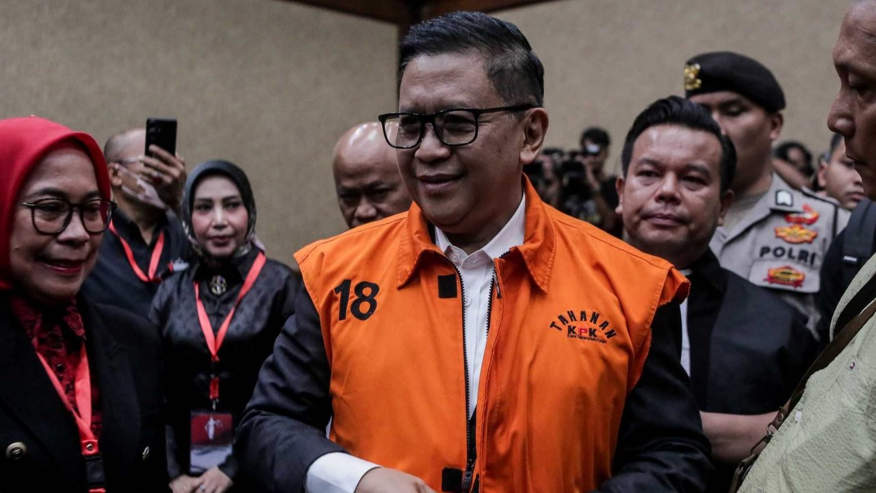 Terdakwa Hasto Kristiyanto saat menjalani sidang lanjutan dengan agenda pembacaan tuntutan terkait kasus dugaan suap pergantian antarwaktu (PAW) untuk anggota DPR Harun Masiku dan perintangan penyidikan di Pengadilan Tipikor, Jakarta, Kamis (3/7/2025).