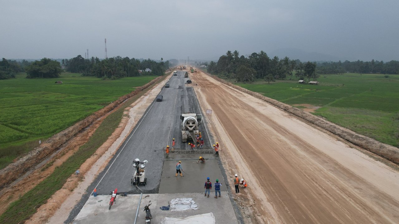 Pembangunan Jalan Tol Trans Sumatera ruas Tol Padang-Sicincin. (Dok Hutama Karya)