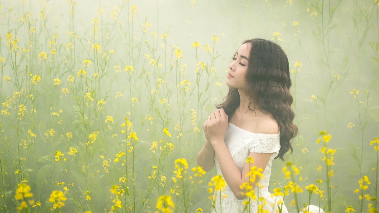 Ilustrasi perempuan sedang berelaksasi