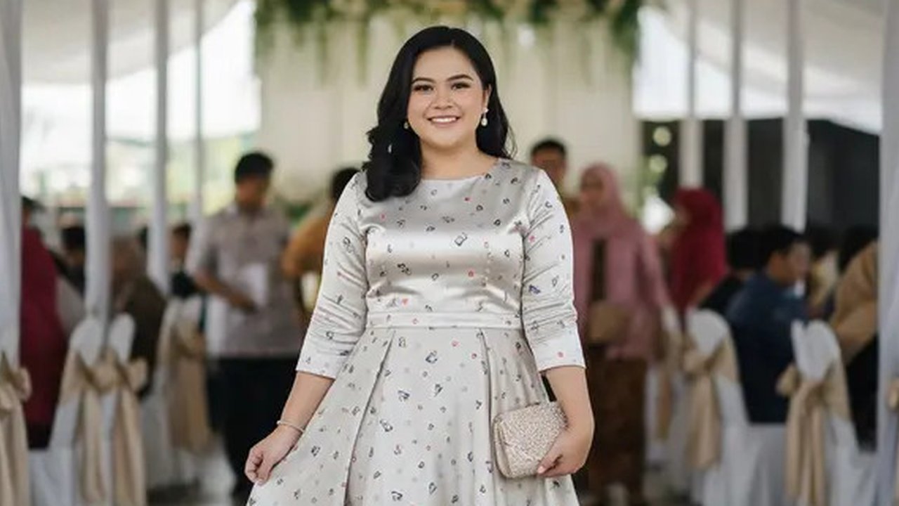 Baju Kondangan untuk Wanita Gemuk. Foto: Gemini