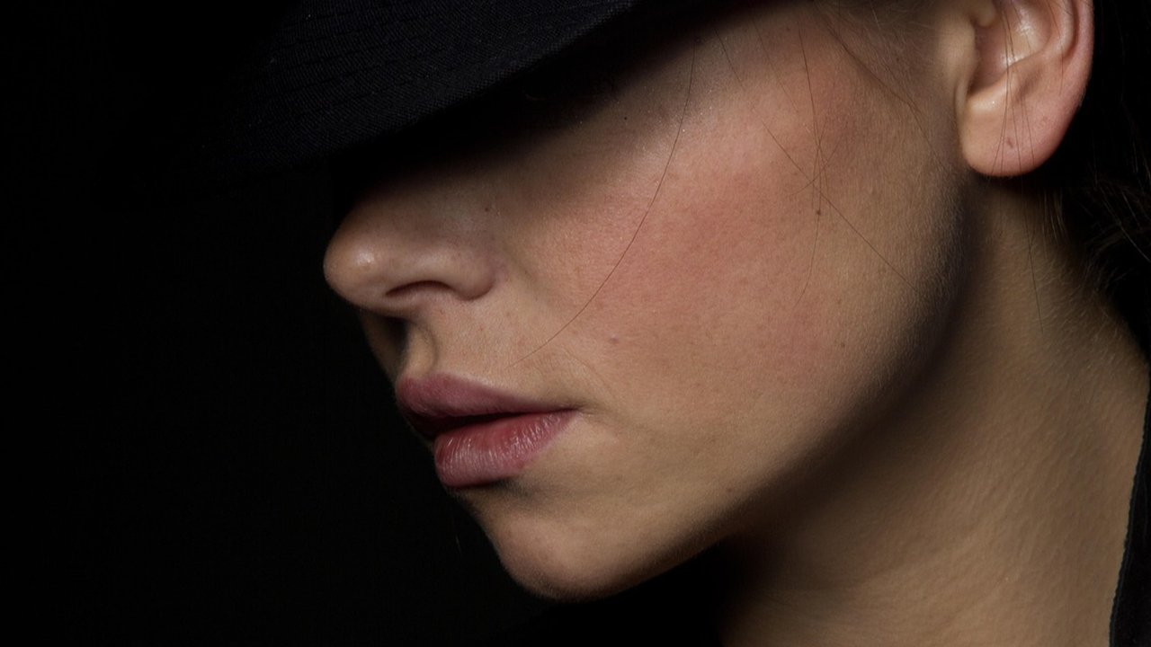 Ilustrasi jaw line tajam