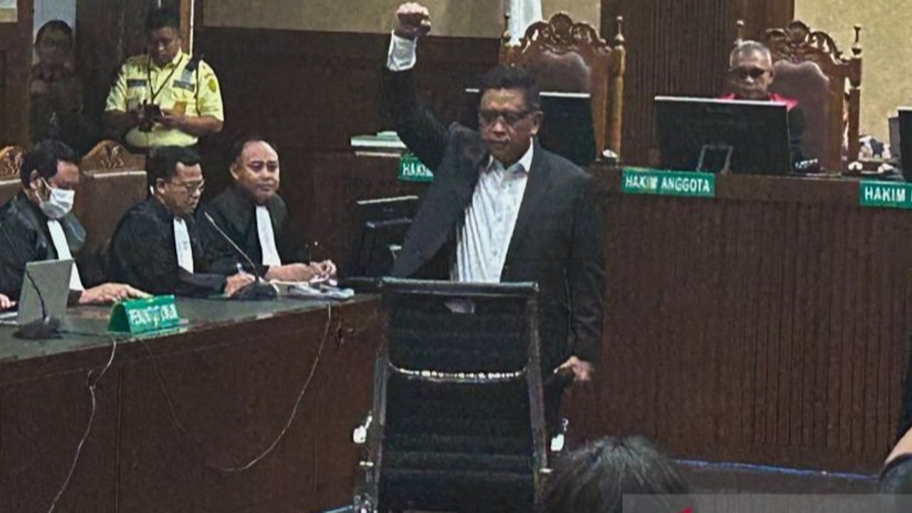 Ekspresi Sekjen PDIP Hasto Kristiyanto saat Ketok Palu Vonis Perkara Suap Harun Masiku