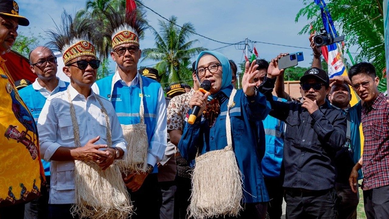 Menteri ESDM Bahlil Lahadalia Tinjau Langsung Lokasi Pembangunan PLTM Wabudori di Supiori, Papua