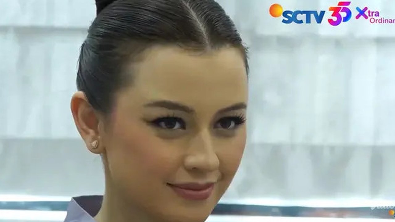 Kimberly Ryder dengan kuasa hukumnya, Machi Ahmad. (Hot Shot via YouTube/ SCTV)