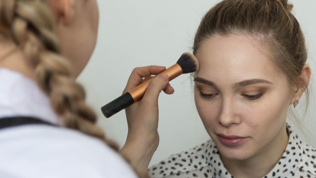 Ilustrasi makeup