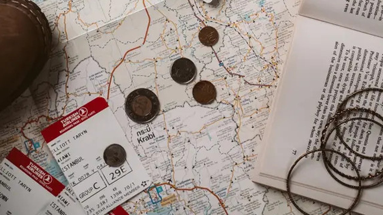 Ilustrasi paspor, passport, visa. (Photo Copyright by Freepik)