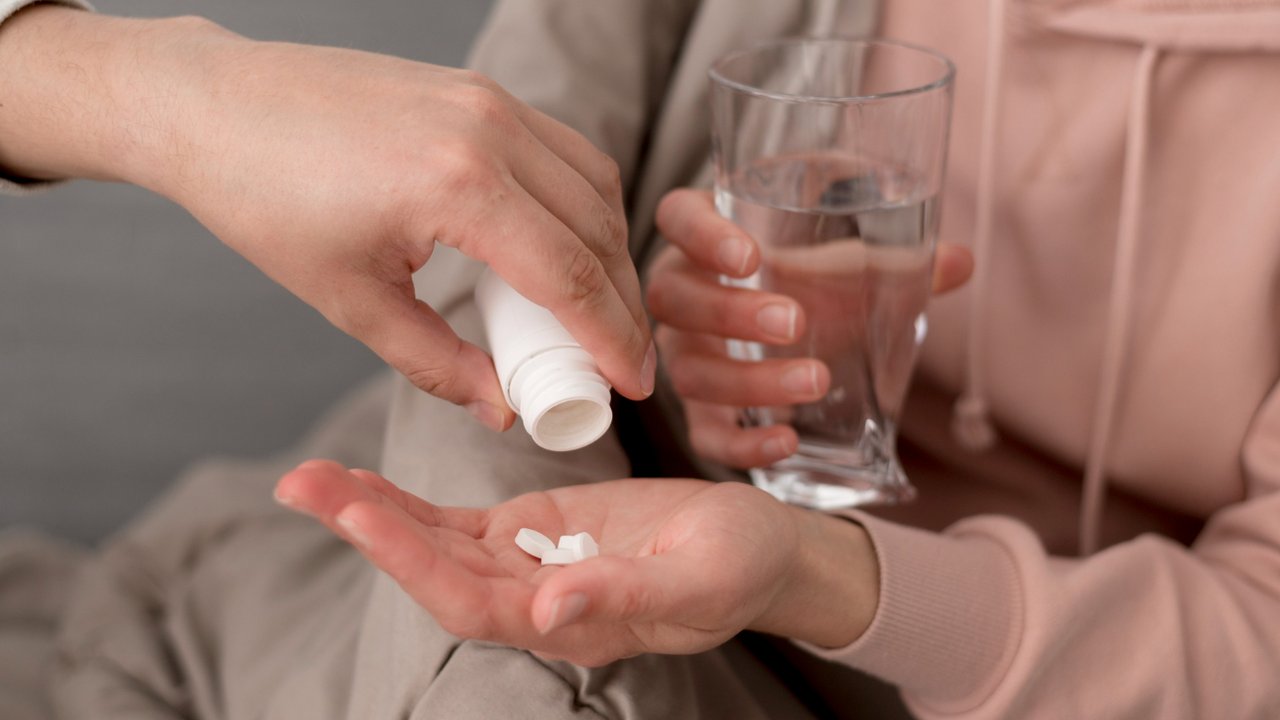Ilustrasi Minum Obat