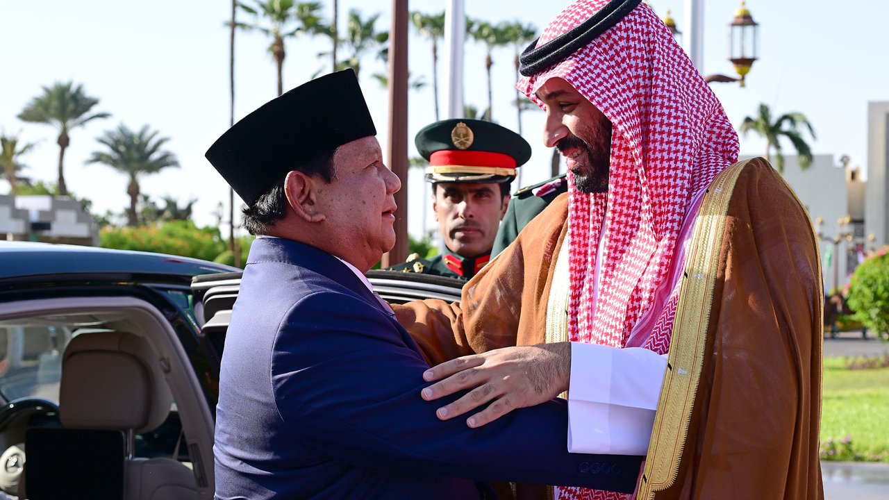 VIDEO: Kesatria Berkuda Kawal Prabowo di Istana Al Salam, Disambut Pangeran Salman