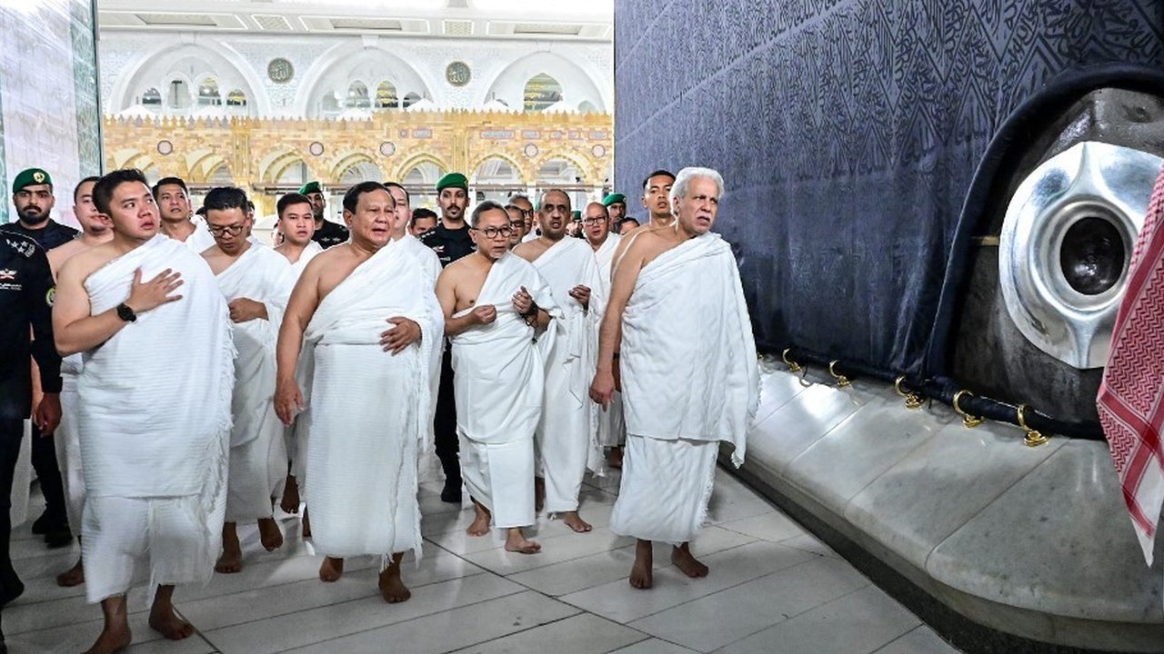 VIDEO: Momen Prabowo Umrah Bersama Menteri dan Teddy, Didoakan Ulama Besar di Tanah Suci