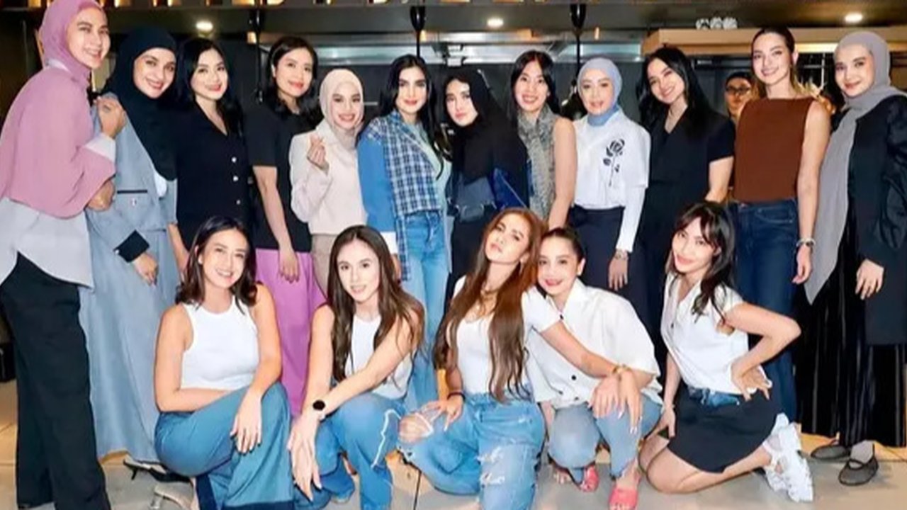 Foto-Foto Geng Cendol Gelar Arisan di Awal 2025, Penuh Keseruan dan Kekompakan (sumber: Instagram/ramadhaniabakrie)