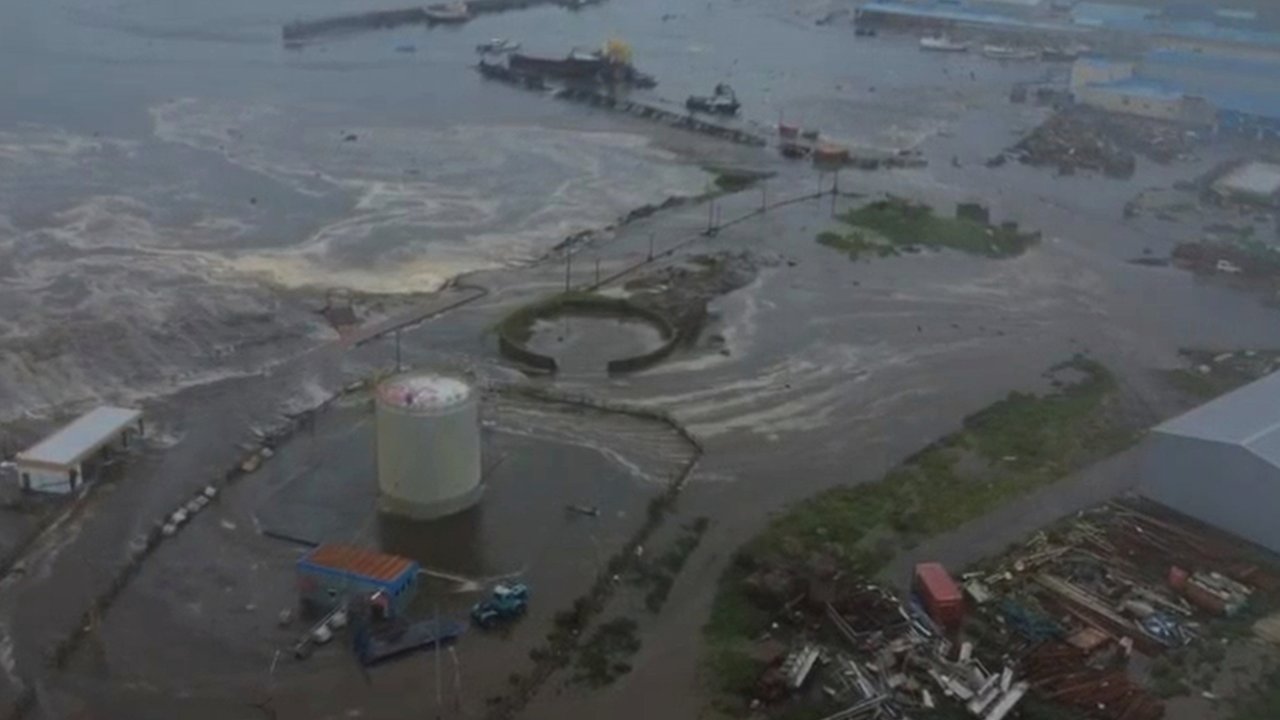 Dampak tsunami yang menghantam wilayah pesisir Severo-Kurilsk di Pulau Paramushir, Kepulauan Kuril, Rusia, Rabu, 30 Juli 2025