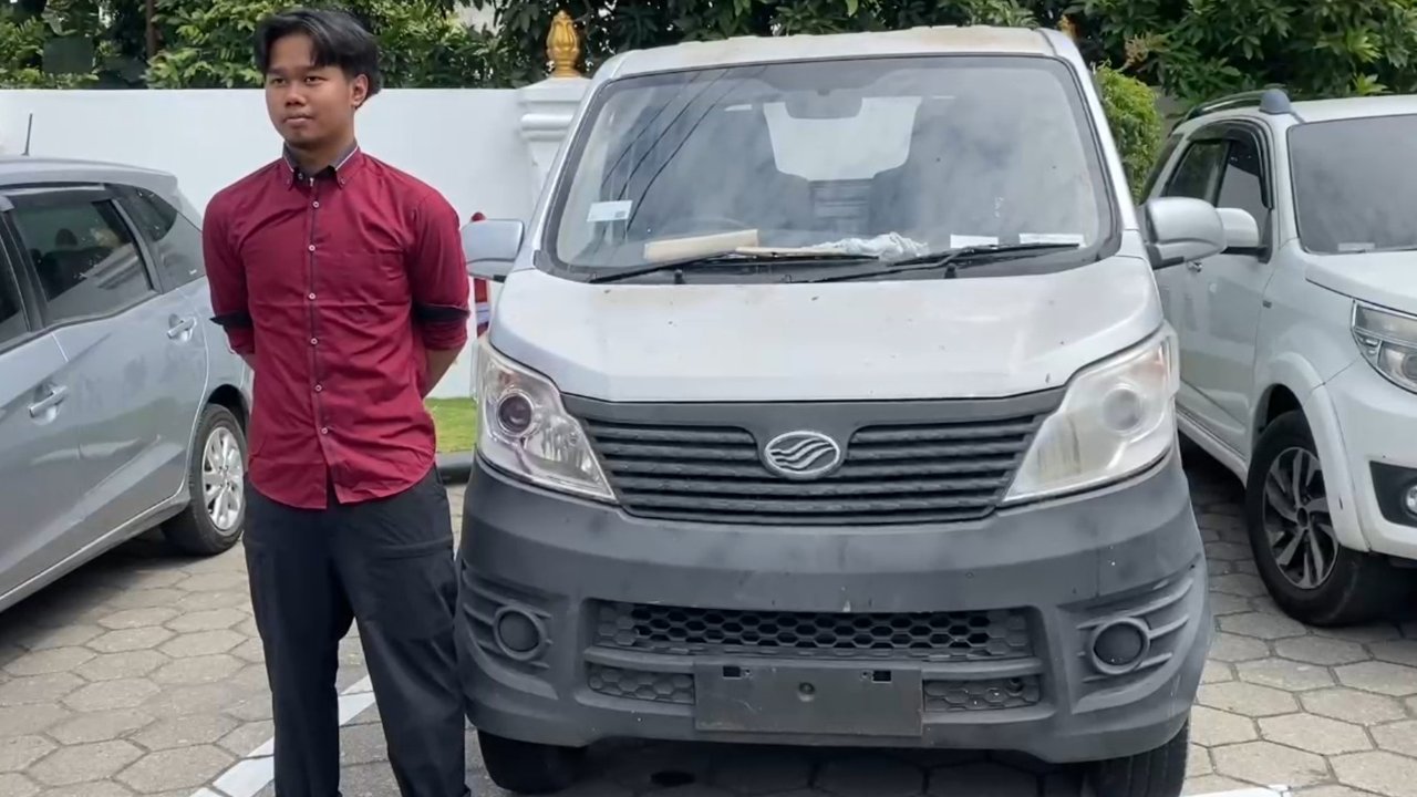 penggugat wanprestasi bawa mobil esemka ke persidangan
