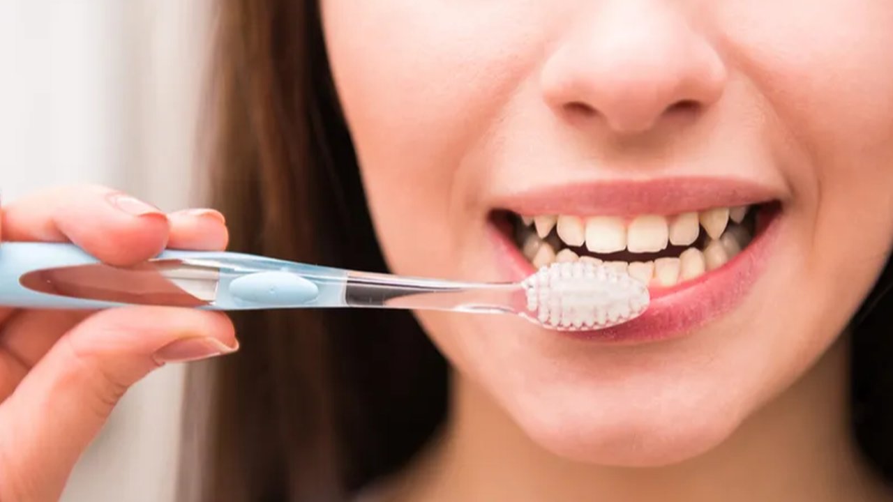 sikat gigi, wanita, pasta gigi, kesehatan gigi