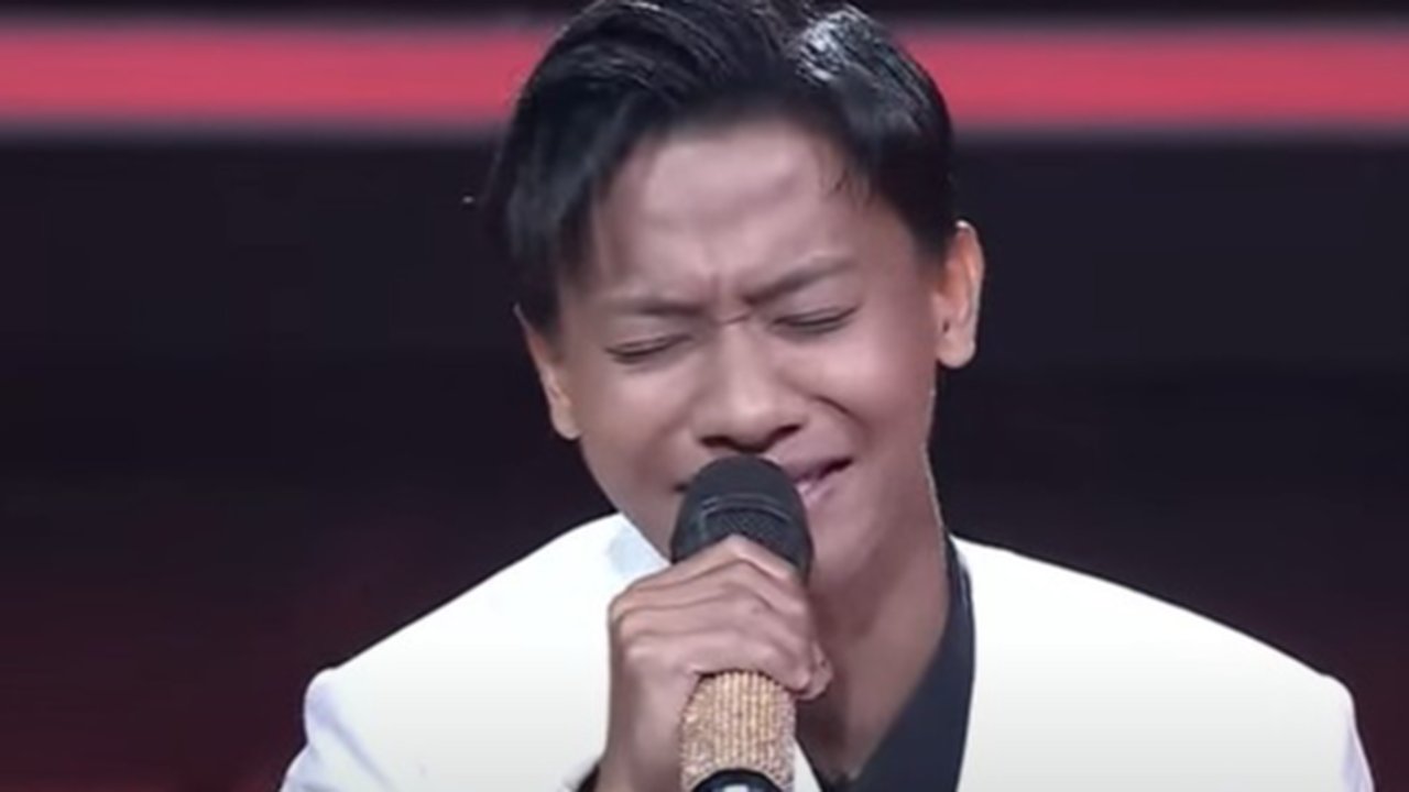 Satu Studio Merenung Robi D'Academy 7 Bawakan Lagu 'Sebujur Bangkai' Penuh Penghayatan