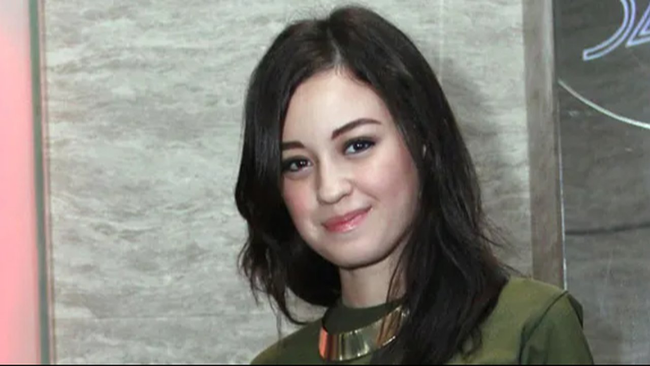 Terus Rontok, Kimberly Rider Pangkas Rambut
