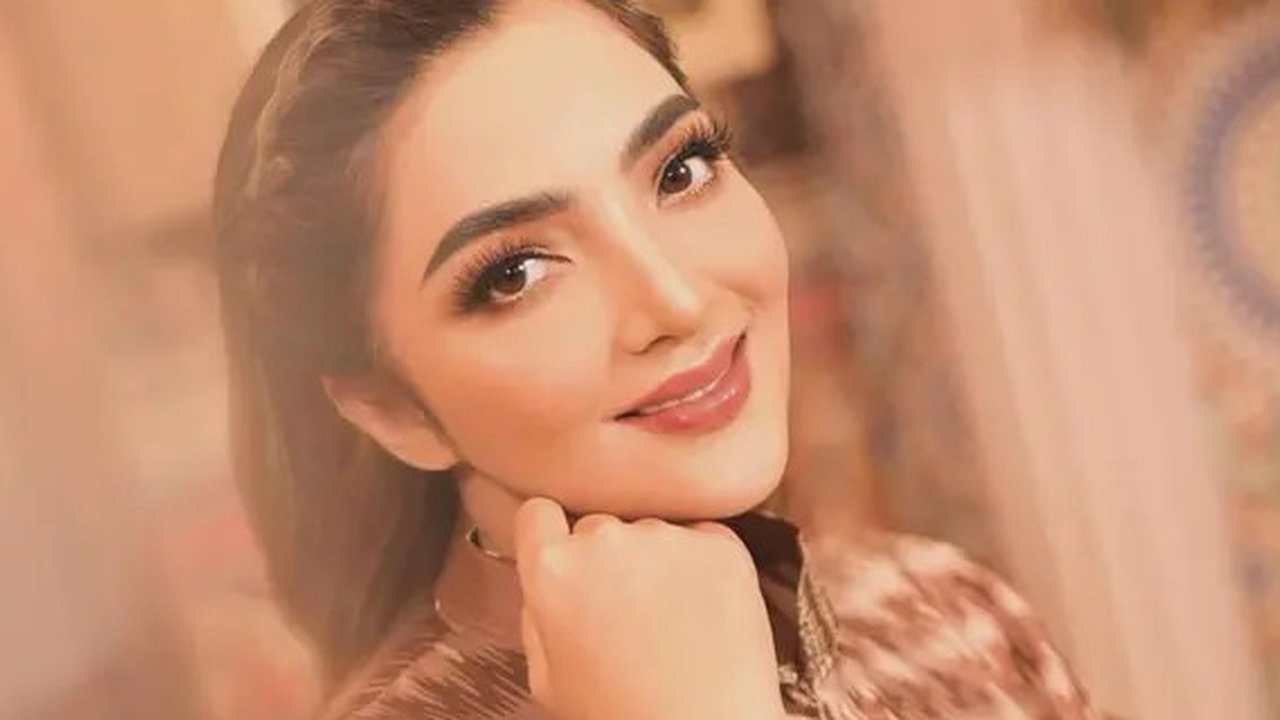 Saat ditemui di kawasan Mampang, Jakarta Selatan Kamis (7/9/2017) penyanyi itu membantah kabar tersebut. Ia mengaku kini sedang sibuk mengurus keluarga dan kariernya di dunia musik. (Adrian U