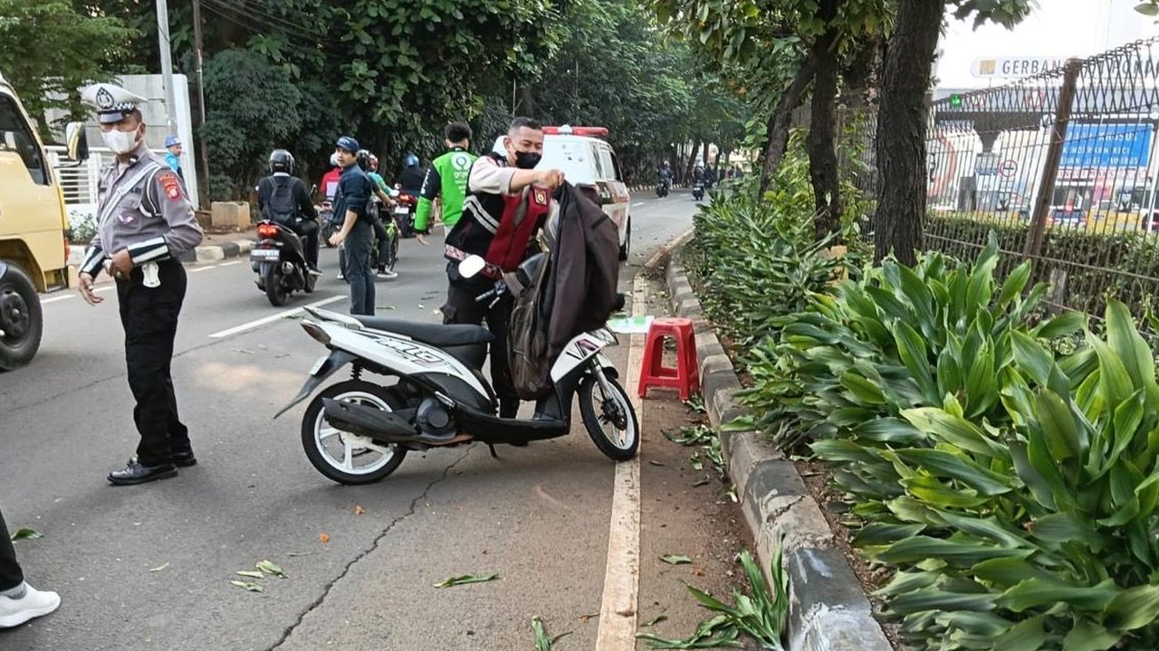 Seorang Mahasiswa Meninggal di TB Simatupang Akibat Kecelakaan Motor