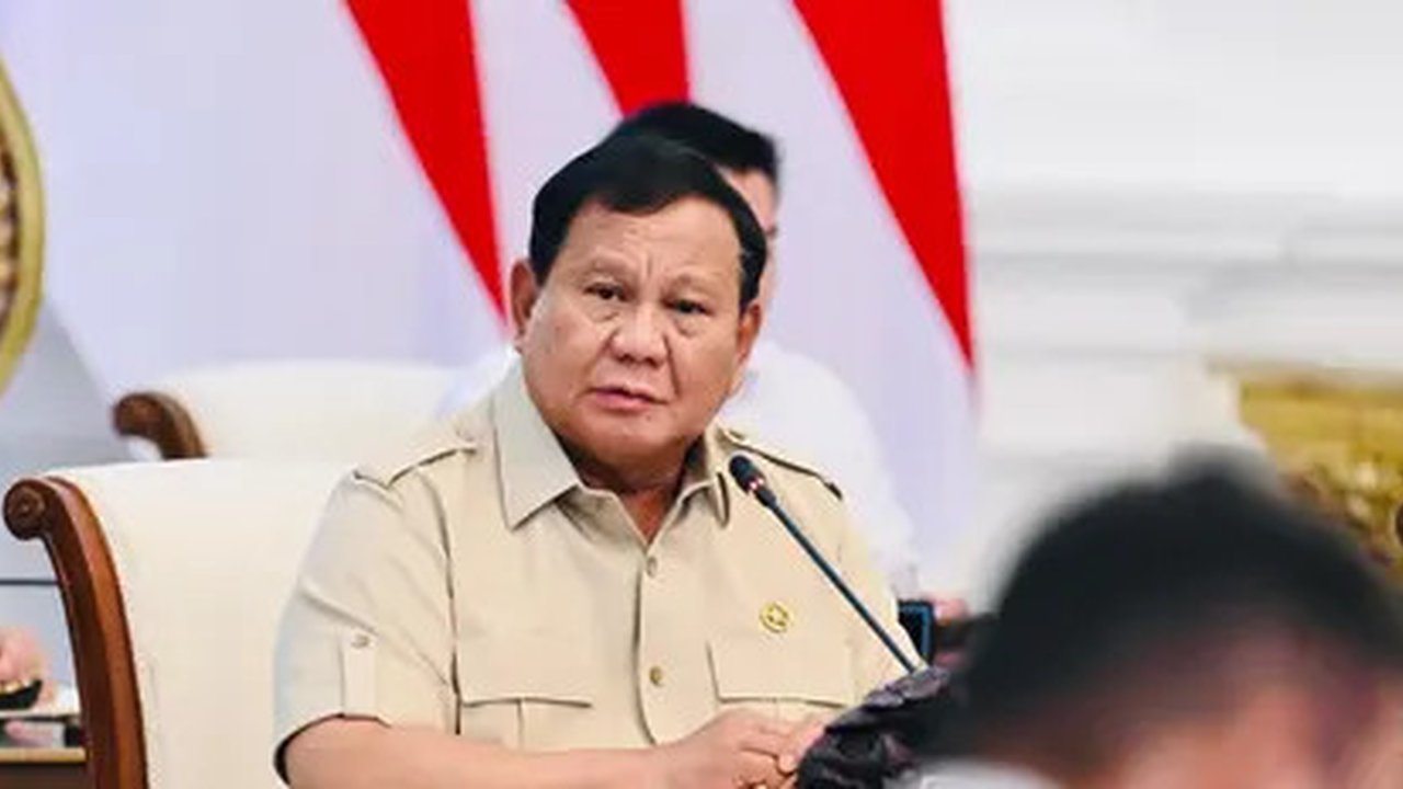 Presiden Prabowo Subianto saat memberikan sambutan dalam acara penutupan Kongres PSI yang digelar di Edutorium KH Ahmad Dahlan, Universitas Muhammadiyah Surakarta (UMS), Solo, Jawa Tengah. (D