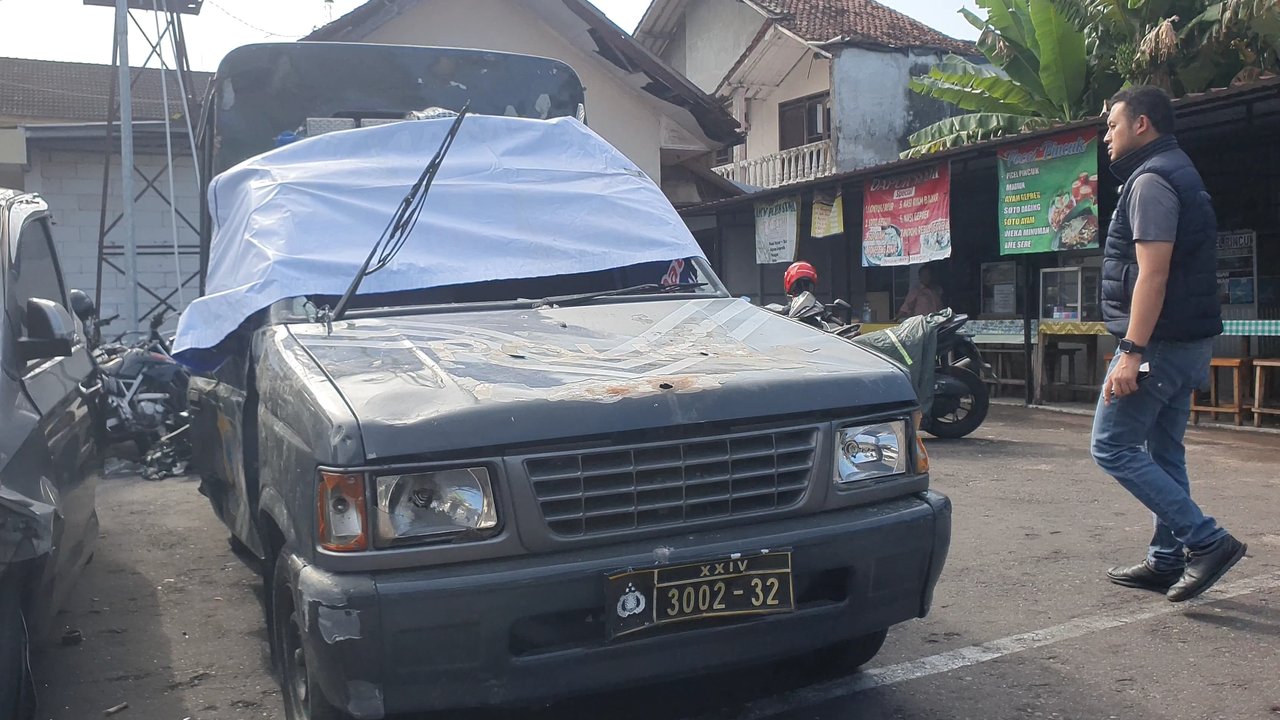 Cekcok soal Pengantaran Makanan Lewat Lewat Ojek Online Berujung Dirusaknya Mobil Polisi