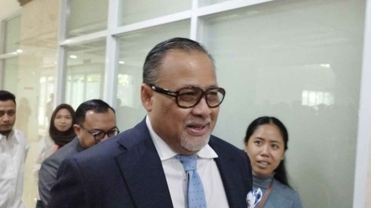 Calon dubes RI Raden Dato Iman Kusumo di DPR