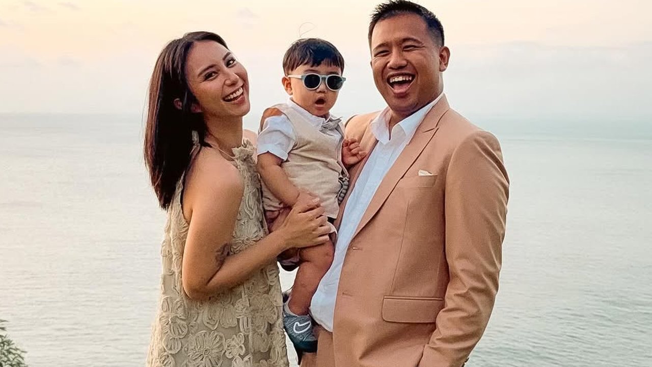 Gaya Kondangan Keluarga Joshua Suherman (Foto: Instagram @jojosuherman)