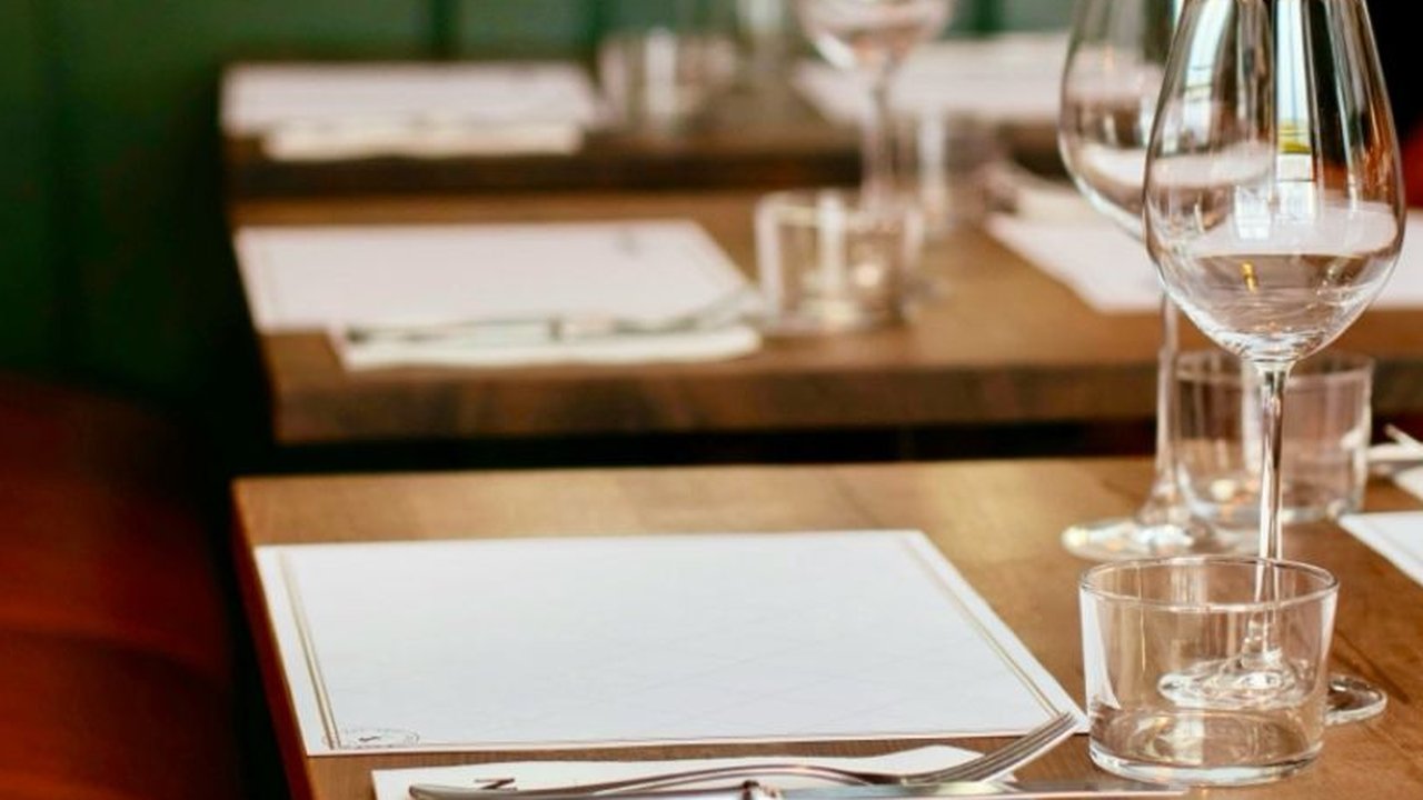 Viral Emak-Emak Curhat Makan Nasi Goreng Rp220.000 Es Teh Rp55.000, Netizen Malah Pro Kontra