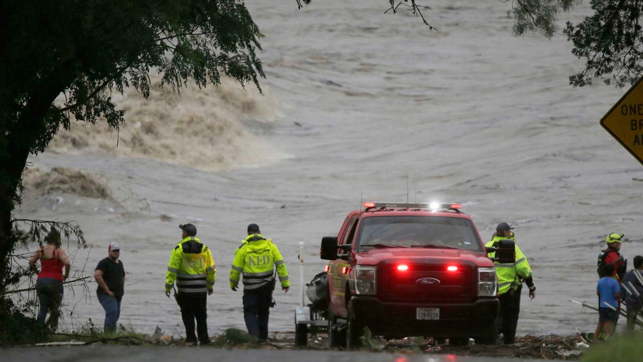 Banjir bandang dahsyat melanda wilayah barat laut Texas, Amerika Serikat, pada Jumat (04/07/2025) waktu setempat. Peristiwa tragis ini menewaskan sedikitnya 24 orang dan menyebabkan puluhan lainnya masih dalam pencarian, setelah banjir bandang  Sungai Guadalupe.