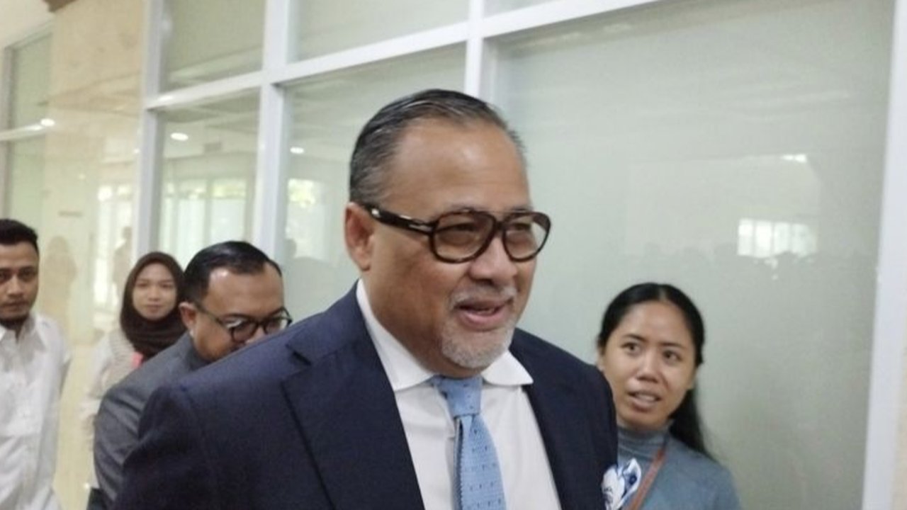 Calon dubes RI Raden Dato Iman Kusumo di DPR
