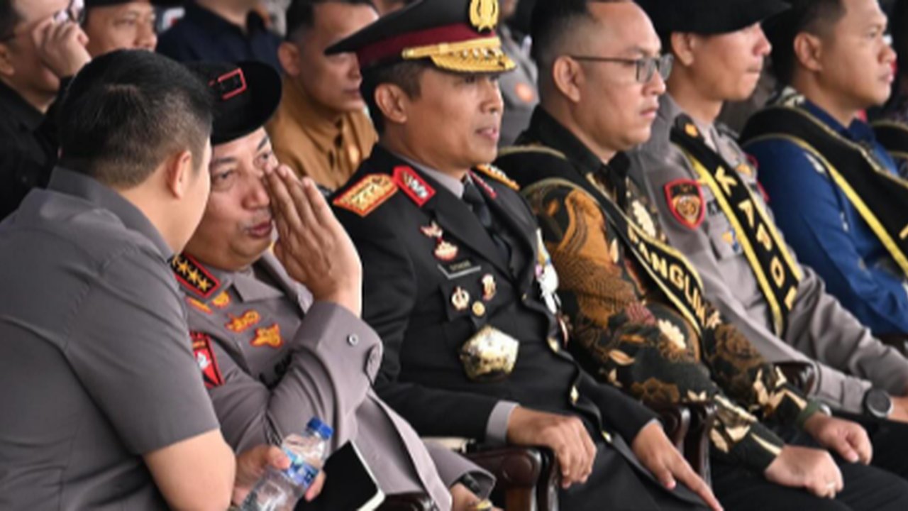 Kapolri dan Seskab Teddy Indra Wijaya