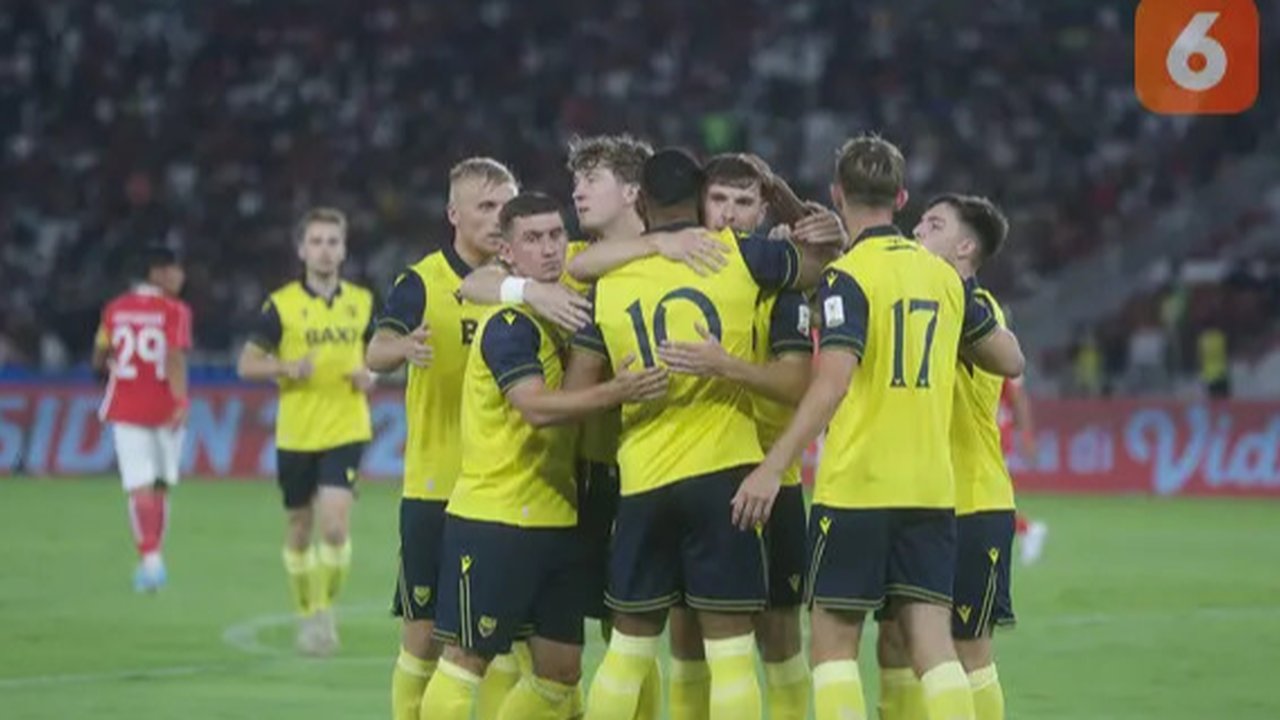 Penonton menyaksikan pertandingan Oxford United melawan Liga Indonesia All-Stars pada Piala Presiden 2025 di Stadion Utama Gelora Bung Karno, Jakarta, Minggu (7/7/2025). (Bola.com/Muhammad Ad