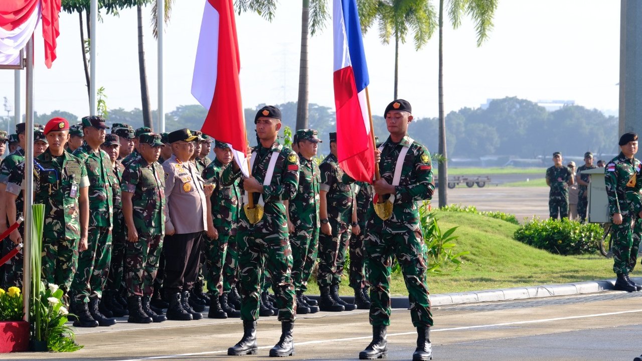 Panglima Koops Udara Nasional (Pangkoopsudnas) Marsda TNI Minggit Tribowo menghadiri upacara pelepasan keberangkatan pasukan TNI Kontingen Patriot II ke Perancis di Lanud Halim Perdanakusuma, Jakarta, Minggu (6/7/2025).