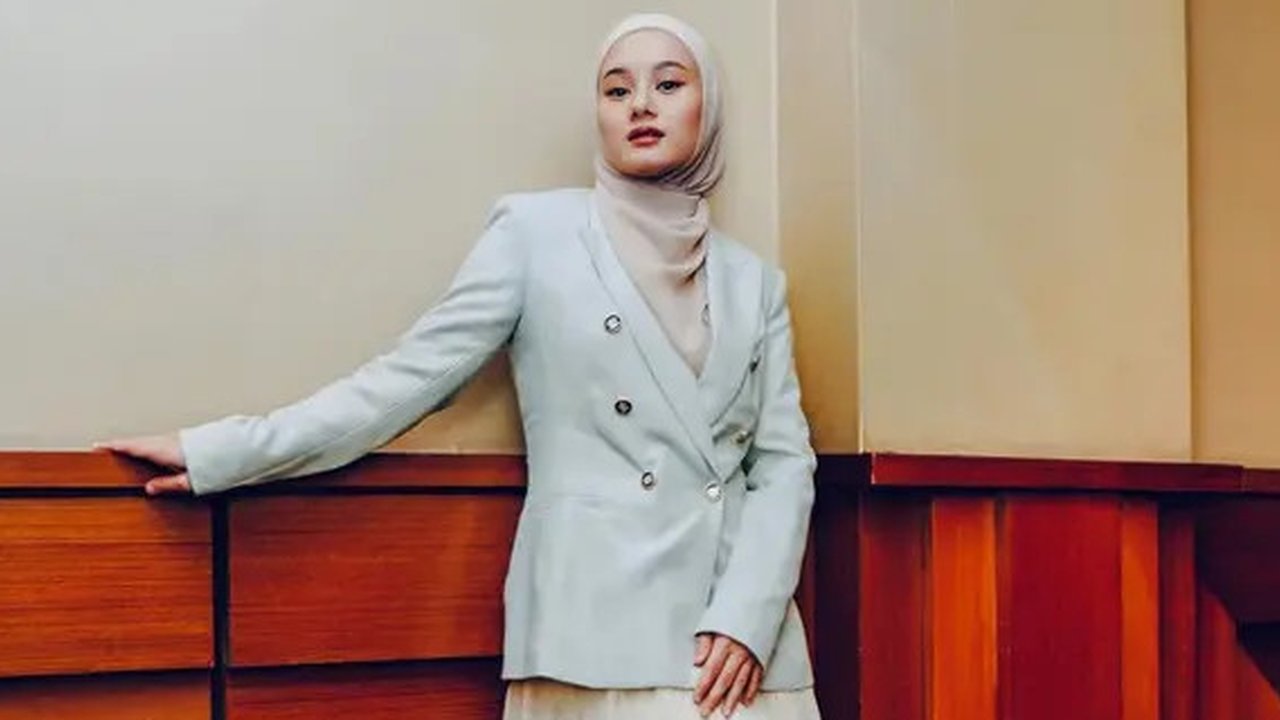 Menuai banyak pujian dengan berbagai penampilannya yang diunggah dalam Instagram, gaya berhijab Ririe pun punya banyak gaya. Tidak hanyak dengan satu gaya, ia banyak mengkreasikan model hijab
