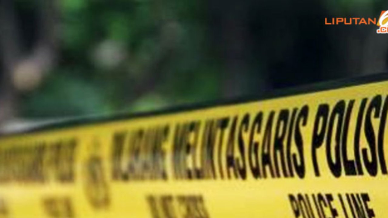 Kamis 8 Oktober 2015 malam, polisi akhirnya memasang garis polisi di kediaman yang sekaligus dijadikan warung milik A.