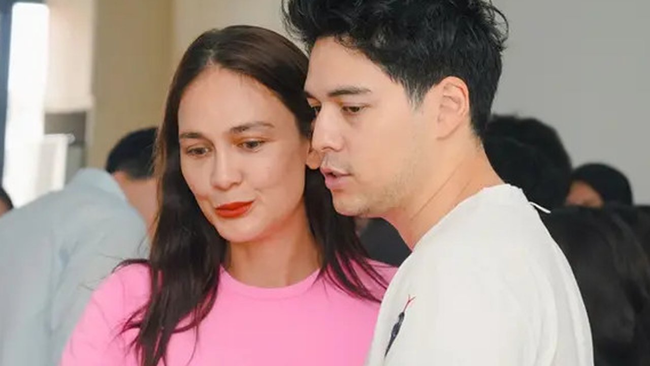 Model Kaus Pink Cantik Luna Maya