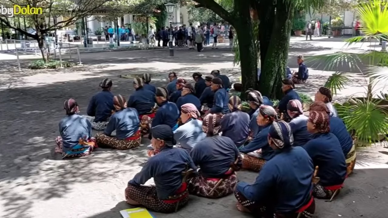 Abdi Dalem Kraton