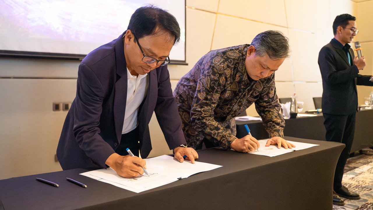 MoU NeutraDC Nxera Batam dan  Medco Power