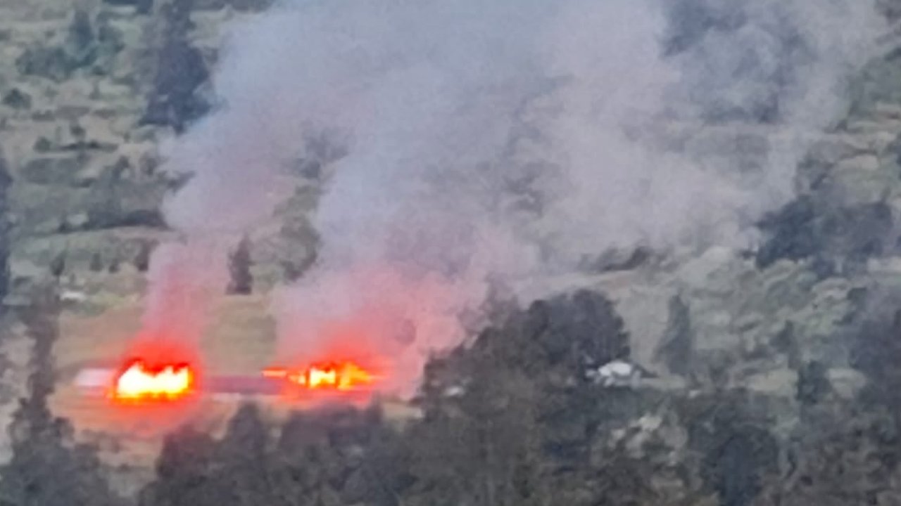 Satgas Ops Damai Cartenz Kejar Pelaku Pembakaran Rumah Bupati dan Kantor Distrik di Puncak