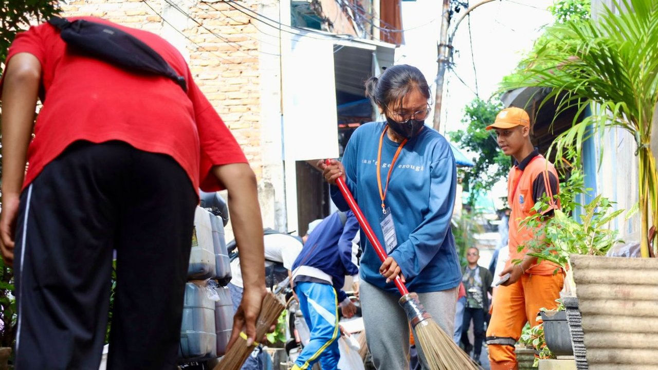 Sarjana Akuntansi Terpaksa Jadi PPSU, Rela Bersihkan Got dan Sapu Jalan Jakarta Demi Dapat Kerja