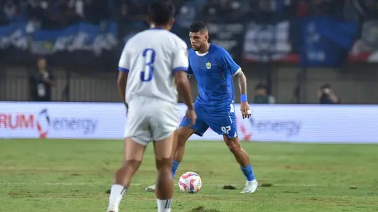 Aksi Berguinho pada laga Persib Bandung vs Port FC di Piala Presiden 2025 - PERSIB.co.id/Fernando Hero