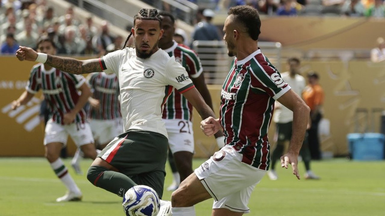 Pemain Chelsea, Joao Pedro mencetak gol ke gawang Fluminense pada semifinal Piala Dunia Antarklub 2025 hari Rabu (09/07/2025) dini hari WIB. (JUAN MABROMATA / AFP)