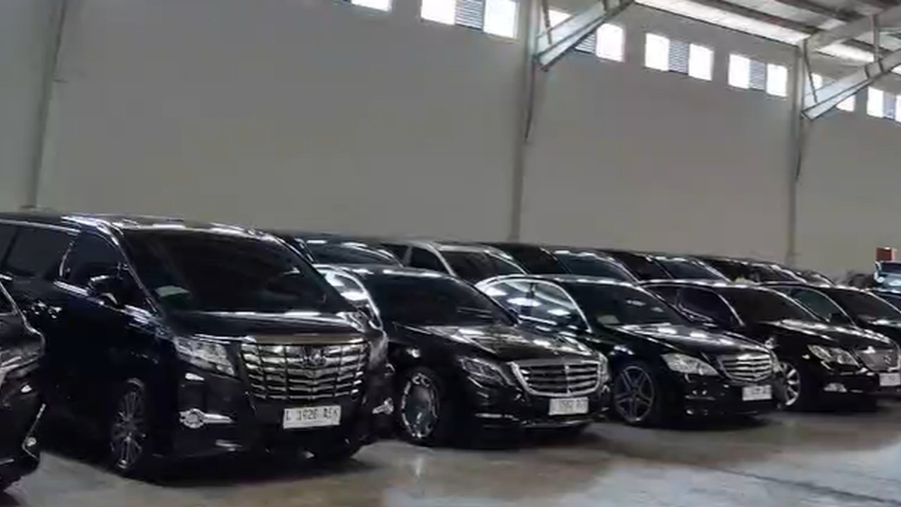 Penampakan 72 Mobil Mewah Barang Bukti Kasus Korupsi Kredit Sritex
