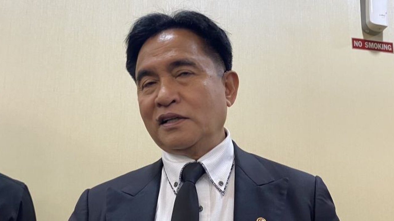 Menteri Koordinator Bidang Hukum dan HAM, Yusril Ihza Mahendra, menargetkan Kitab Undang-Undang Hukum Acara Pidana (KUHAP) baru selesai akhir 2025 untuk mendukung KUHP baru yang berlaku Januari 2026, dengan jaminan atas Hak Asasi Manusia (HAM).