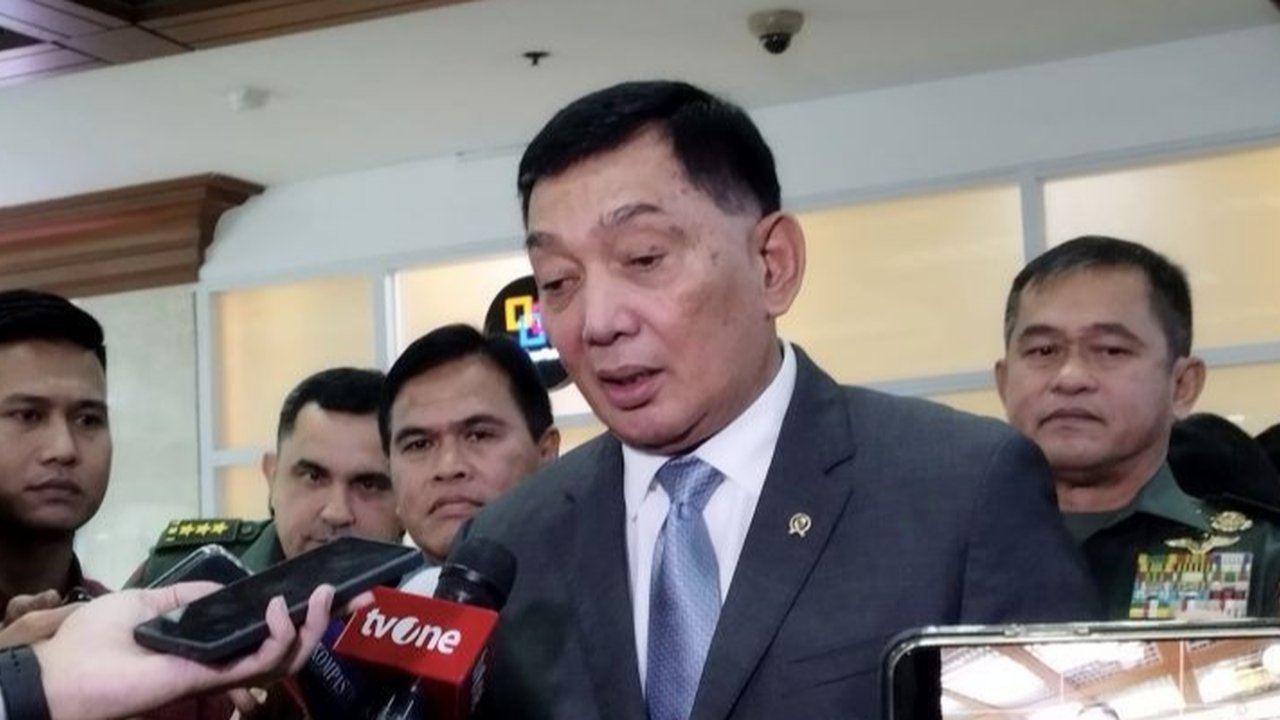 Kementerian Pertahanan (Kemenhan) berupaya memenuhi kebutuhan rumah dinas prajurit TNI yang masih kurang sekitar 55 persen dari jumlah ideal 500.000 unit, dengan tantangan berupa keterbatasan lahan dan sertifikasi aset.