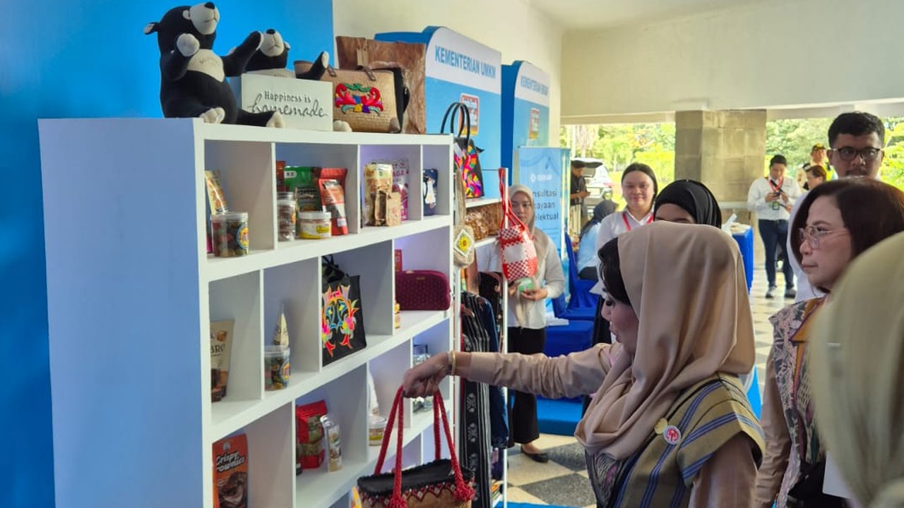 Puluhan Pengusaha UMKM Perempuan Binaan Pertamina Dilatih Gunakan AI untuk Pemasaran Produk