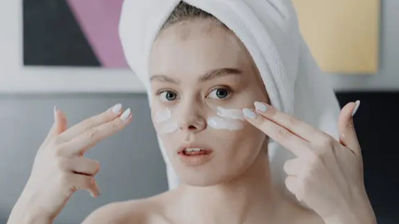 Rasakan pengalaman seru berbelanja kosmetik di Plaza Senayan Beauty Week (Foto: unsplash)