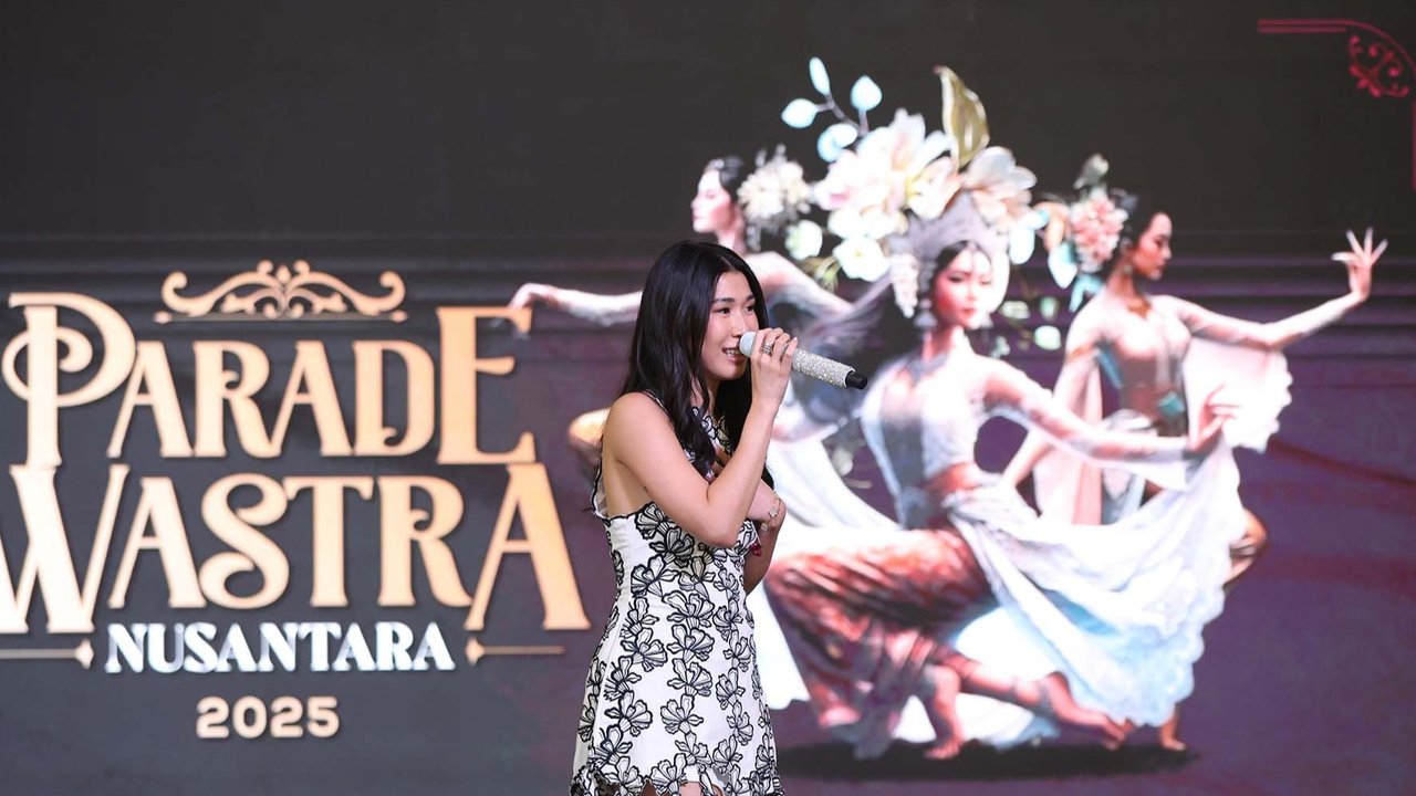 Penyanyi Christie saat Acara Parade Wastra Nusantara di Kota Kasablanka, Sabtu (09/08/2025).