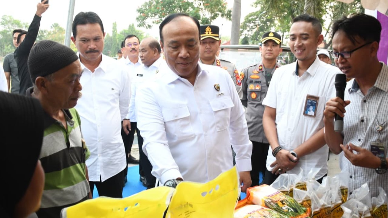 Tekan Inflasi, Polri Distribusikan 6 Ton Beras dan Gelar Pasar Murah di Madiun
